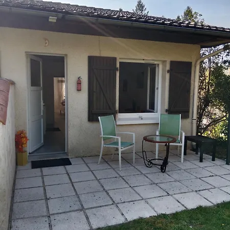 1 Arum, La Sapiniere-24300-parc-3ha-piscine-etang-mini Golf * Augignac