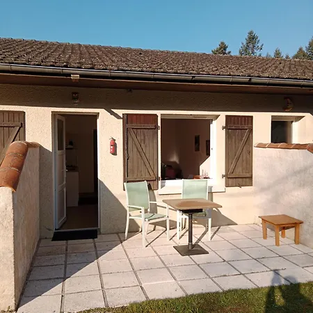 Feriehus 1 Arum, La Sapiniere-24300-parc-3ha-piscine-etang-mini Golf