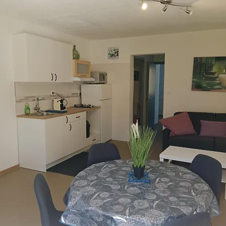 1 Arum, La Sapiniere-24300-parc-3ha-piscine-etang-mini Golf *