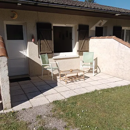 1 Arum, La Sapiniere-24300-parc-3ha-piscine-etang-mini Golf * Augignac
